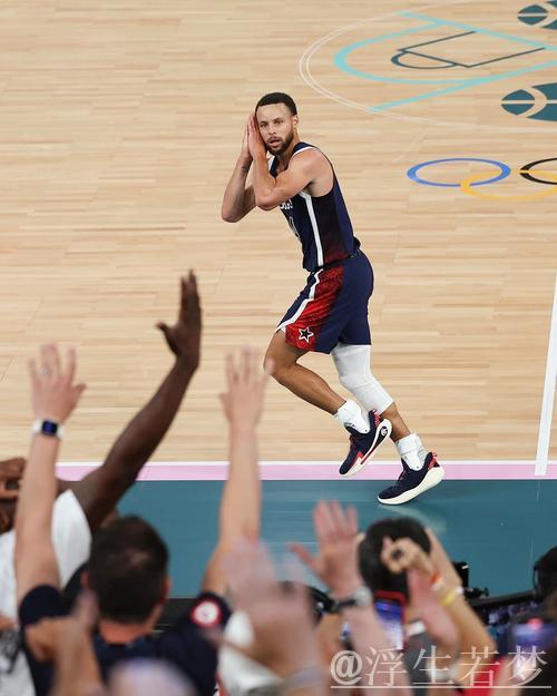 节奏大师!库里突破抛投轻松取两分 节奏大师!库里突破抛投轻松取两分