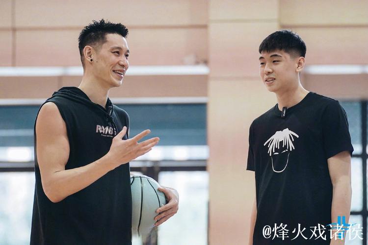 老队友林书豪给崔永熙提建议：训练中要狠一些